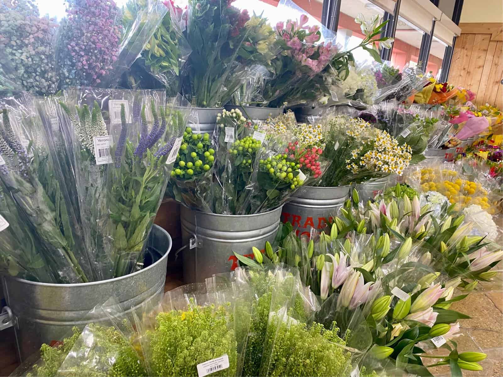 How I Choose Trader Joe’s Flowers to Make Beautiful Bouquets - Fun with ...